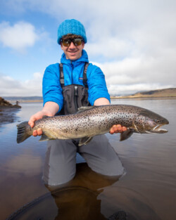 Rainbow trout caught by angler in scenic outdoor river setting, highlighting quality fishing gear by Fish Partner. Vibrant rainbow trout caught during a fishing trip, showcasing success with Fish Partner equipment.